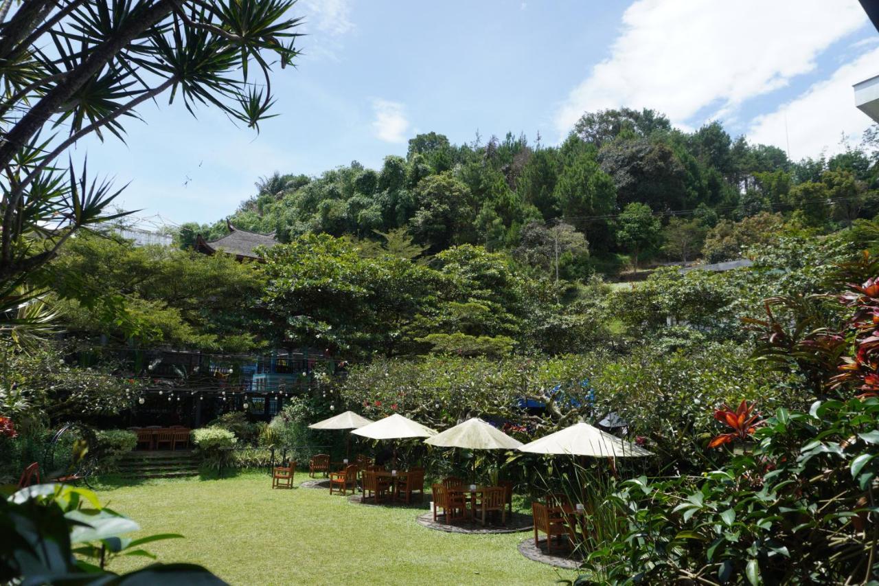 Rumah Stroberi Organic Farm & Family Lodge Lembang Exterior foto