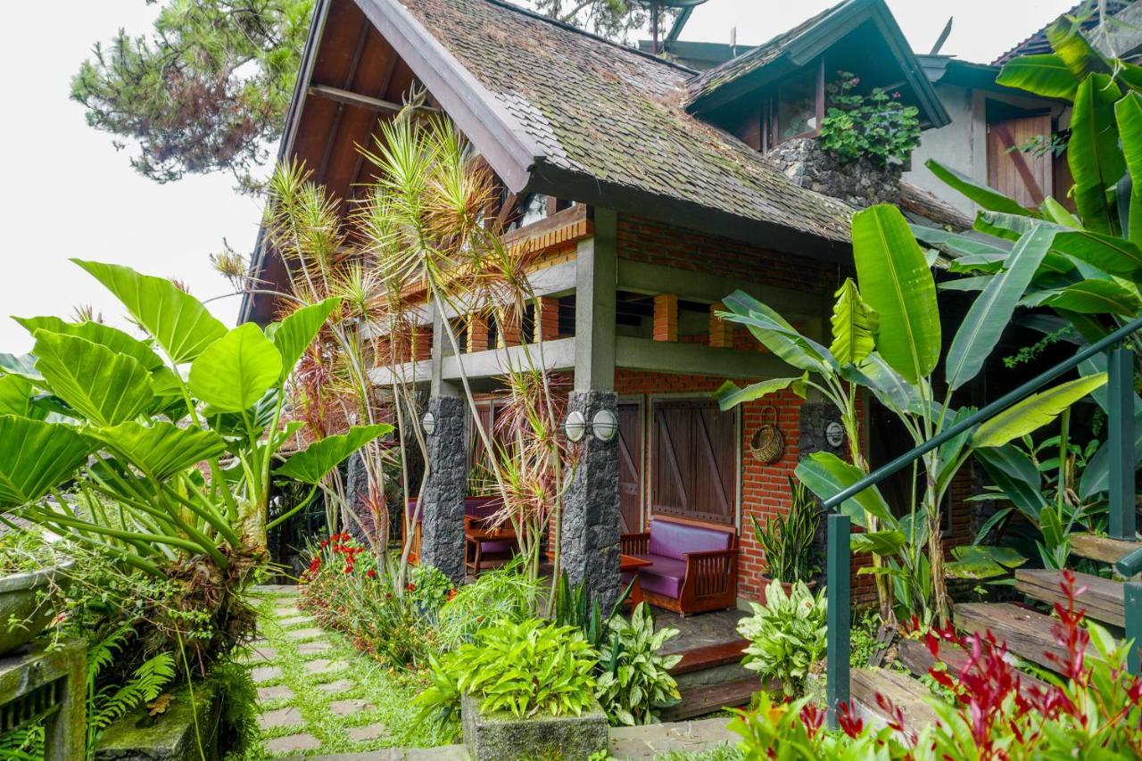 Rumah Stroberi Organic Farm & Family Lodge Lembang Exterior foto