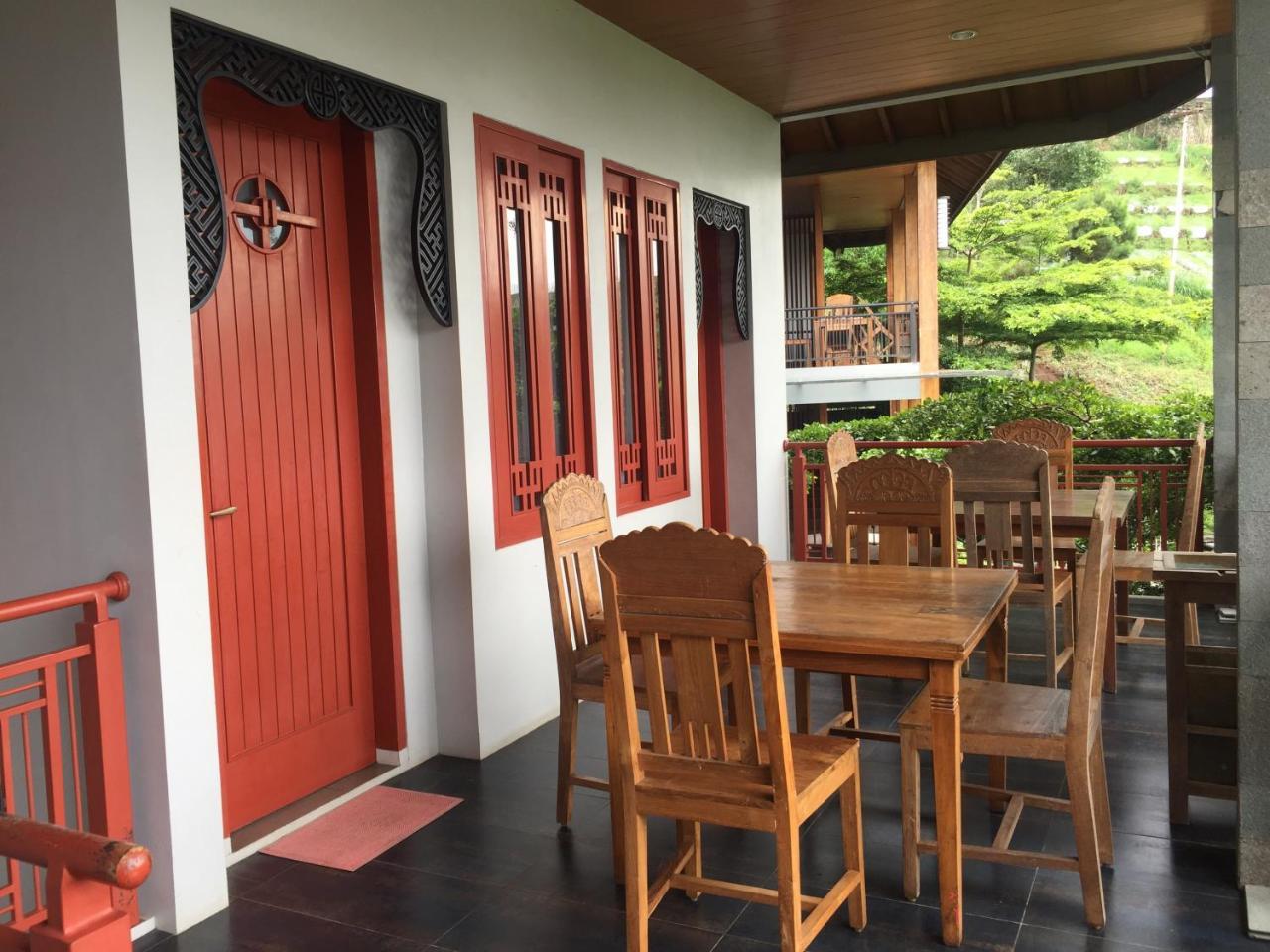 Rumah Stroberi Organic Farm & Family Lodge Lembang Exterior foto